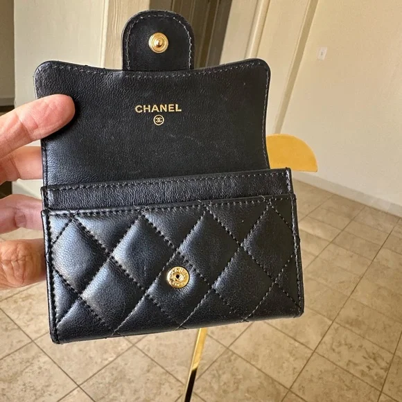 Auth Chanel Classic Flap Card Holder EUC comes w everything. Gift Ready! 🎁 - Picture 5 of 16